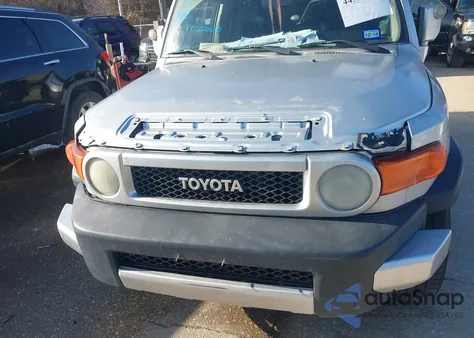 2007 Toyota Fj Cruiser z USA, uszkodzony, nr VIN JTEZU11F570008847